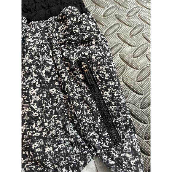 Lululemon Womens Tracker Low-Rise Lined Short 4" Floral Print Size 8 Athletic - Picture 2 of 8